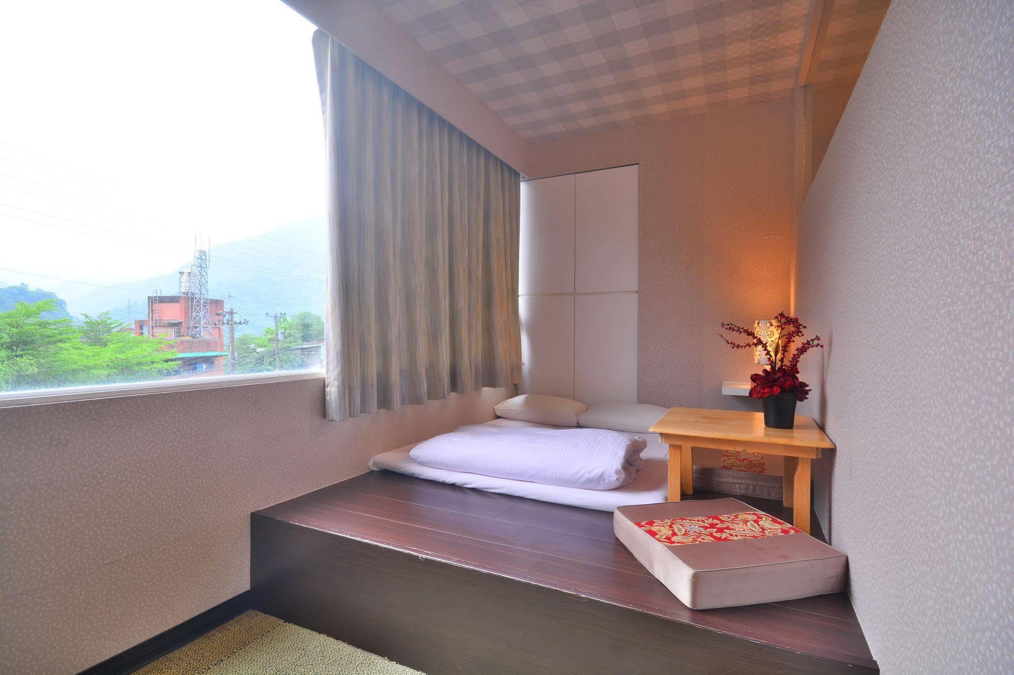 Hotel Courier Station à Wulai Extérieur photo