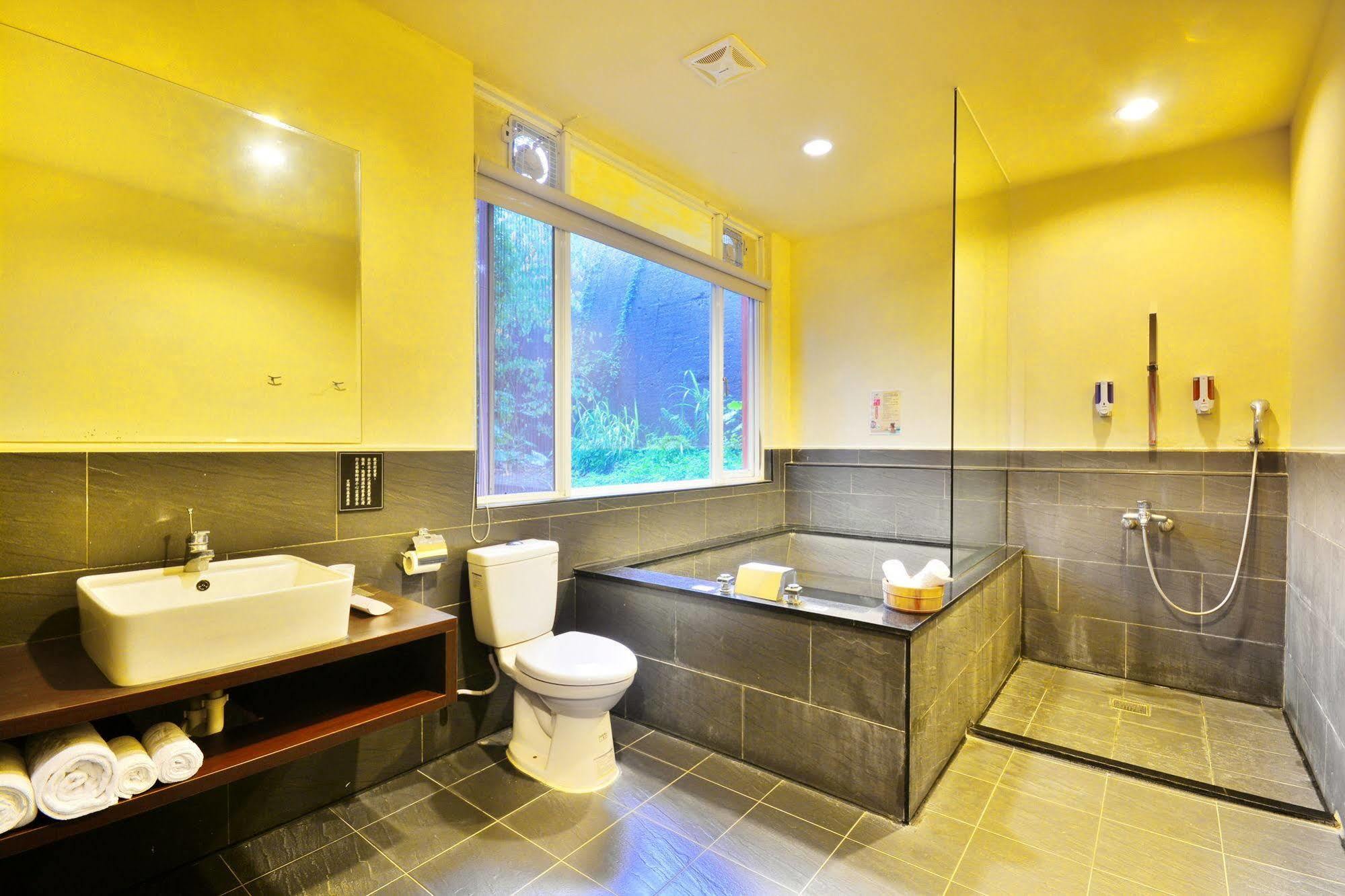 Hotel Courier Station à Wulai Extérieur photo