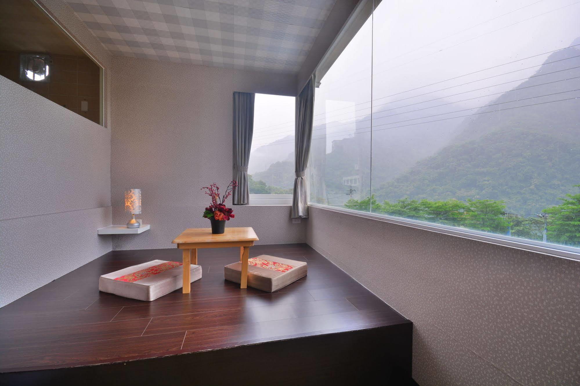 Hotel Courier Station à Wulai Extérieur photo